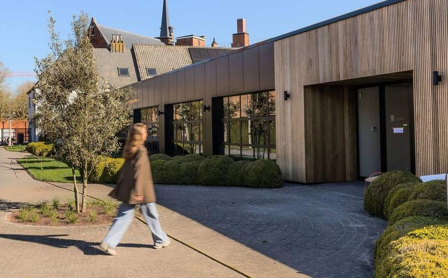 Het Cosmipolis Health Innovation Center in Brugge, waar Haarkliniek Brugge gevestigd is
