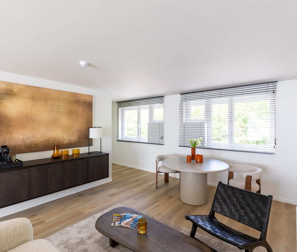 De privésuite in het Cosmipolis Health Innovation Center, met zithoek en eettafel